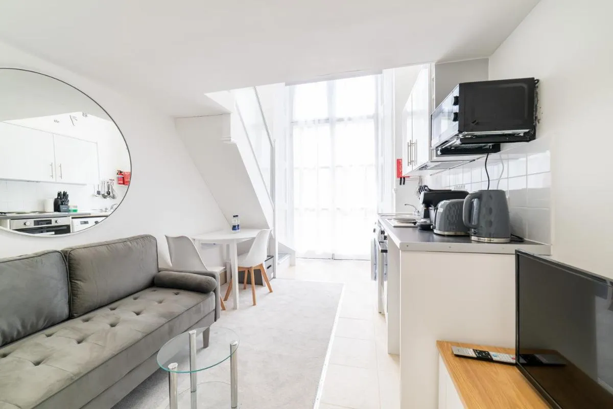 Image 4 of STUDIO BY HYDE PARK