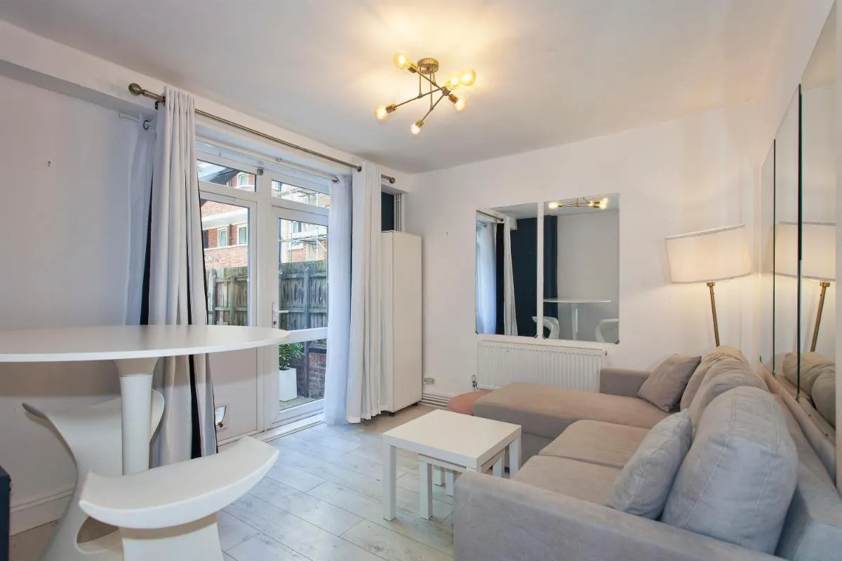 Image 4 of STUDIO own entrance CAMDEN close to round house and tube