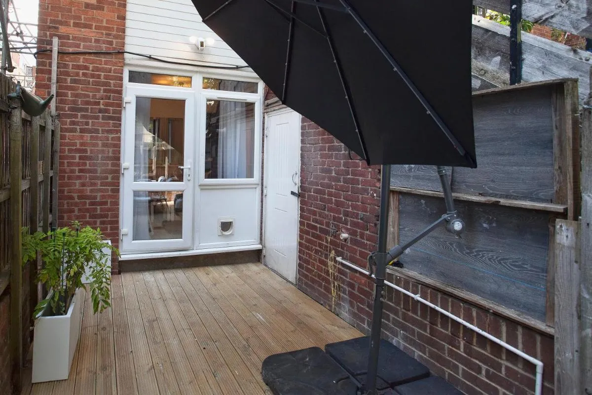 Image 5 of STUDIO own entrance CAMDEN close to round house and tube