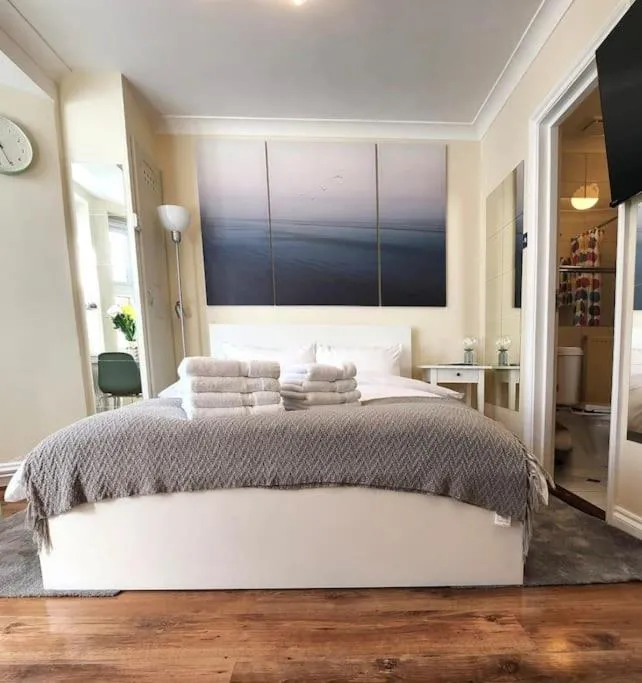 Image 4 of ST 1 – Newly refurbished Studio flat – close to tube 1-2 mins