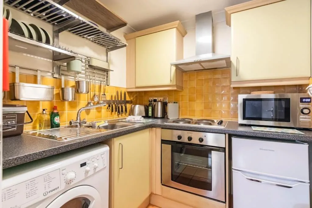 Image 3 of ST 1 – Newly refurbished Studio flat – close to tube 1-2 mins