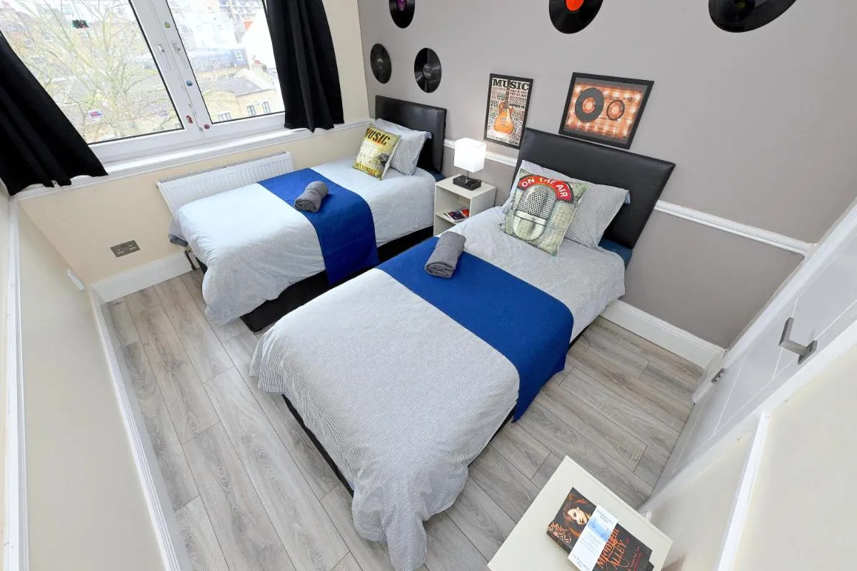 Image 5 of SUPERB 4 BEDROOM FLAT in THE HEART OF CAMDEN TOWN