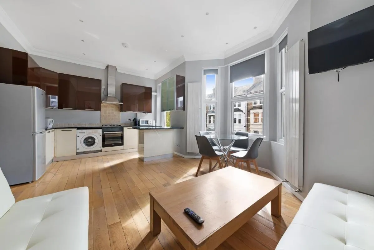 Image 4 of Saltram Crescent First Floor Flat Sleeps 4