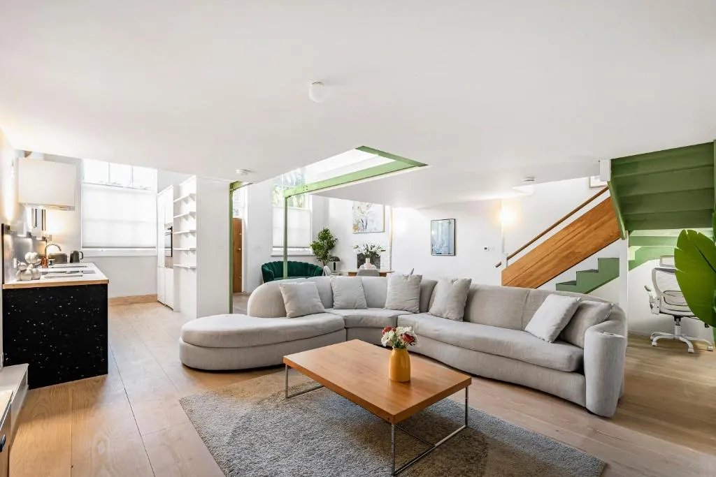 Schoolbell Mews full 3 bedroom 2 bathroom architect designed mews house Fabulous Bow, Victoria Park Location