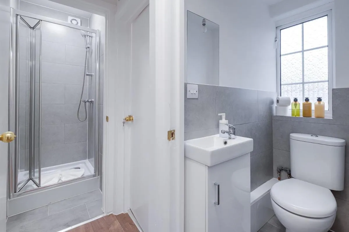 Image 4 of Seamless Studio for Contractors, Digital Nomads, Families , Free Parking, 10min Northern Line Tube