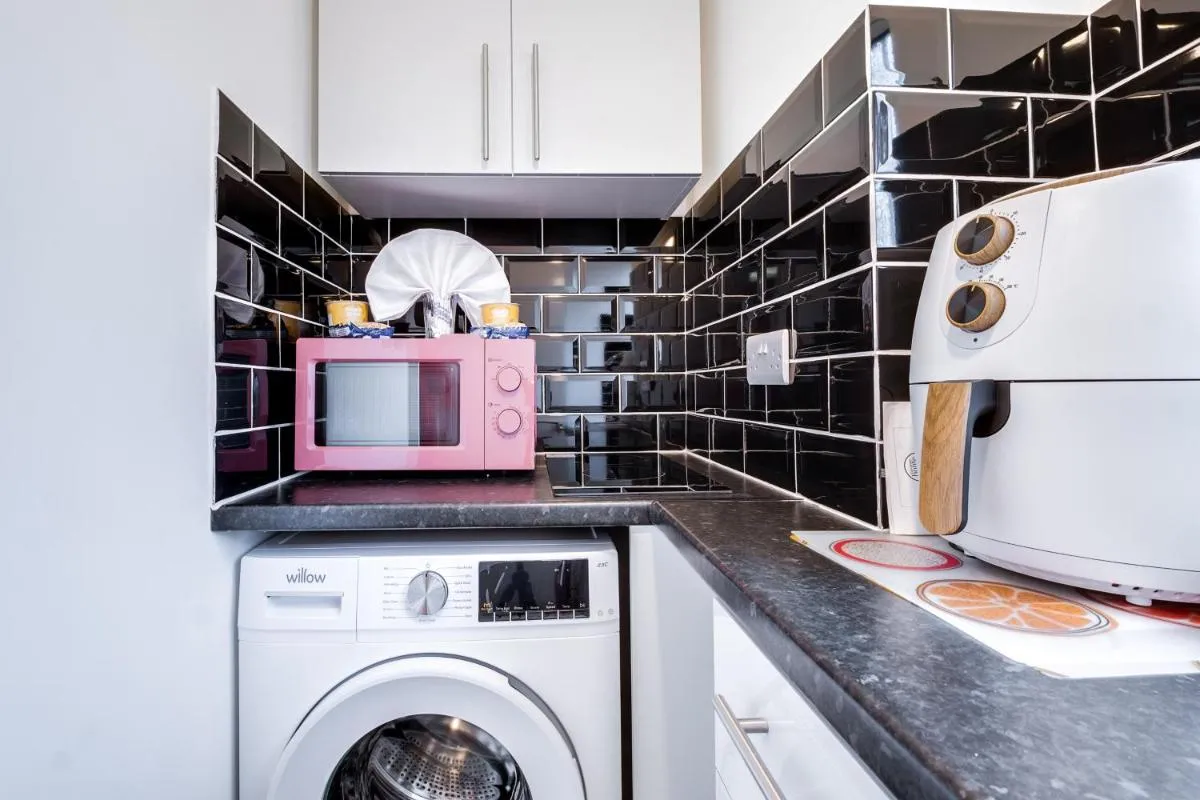 Image 5 of Seamless Studio for Contractors, Digital Nomads, Families , Free Parking, 10min Northern Line Tube