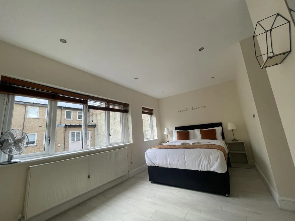 Image 5 of Second Nest Islington Town House