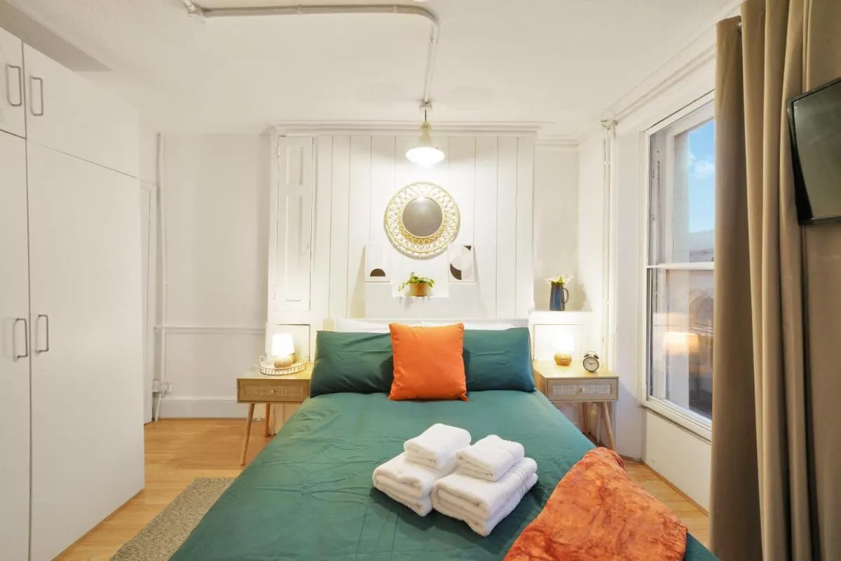 Image 4 of Secret Barbican Rooftop – Luxury Stay in Central by KeyHol Living