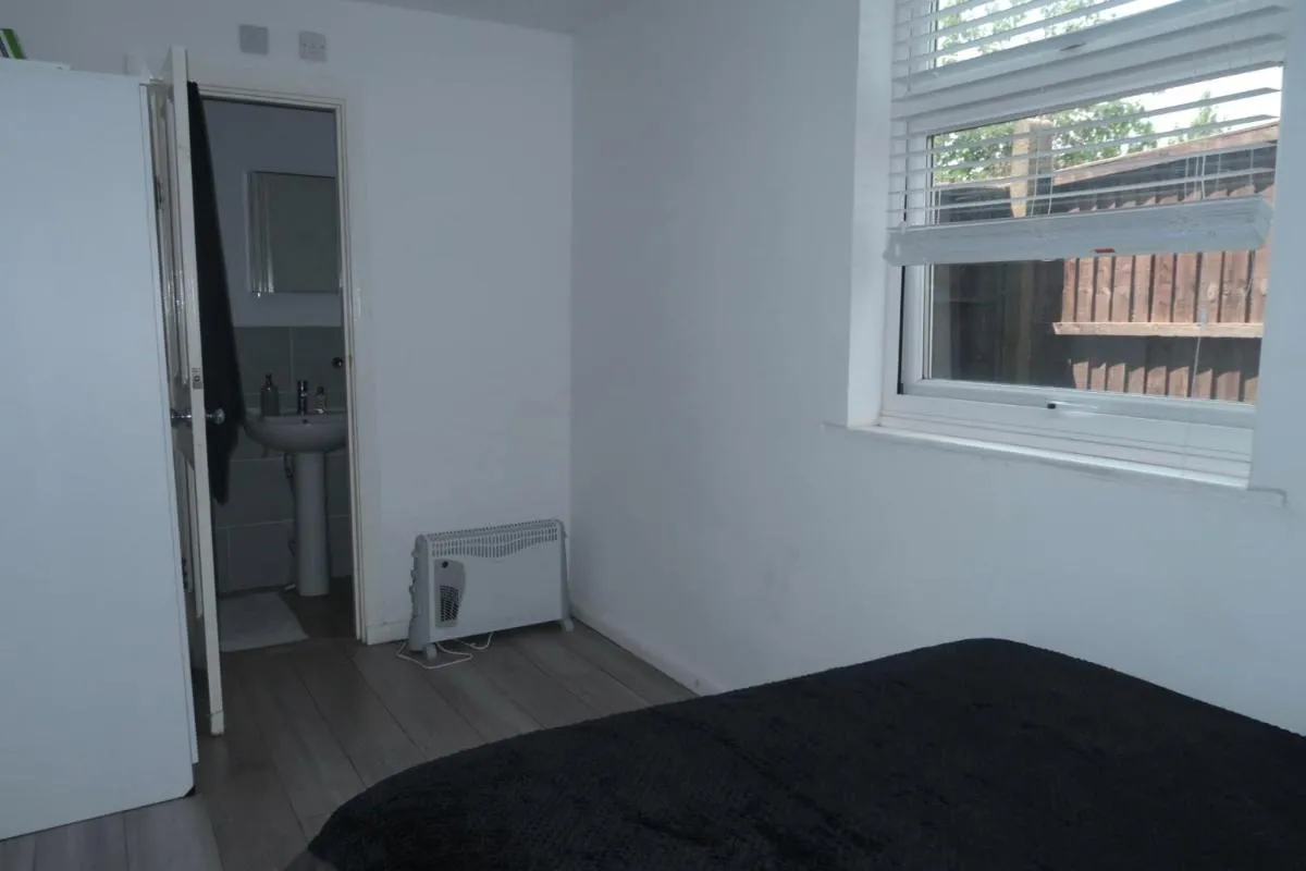 Image 5 of Self-Contained 1-Bed Flat in North Finchley