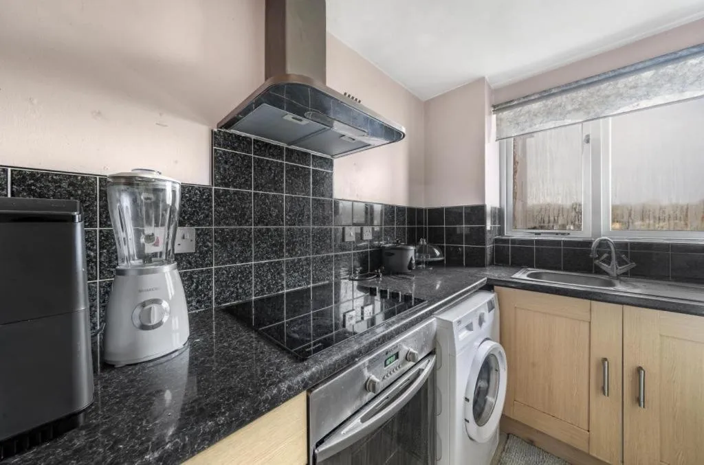 Image 4 of Self contained 1 bed flat next with free parking, adjacent to metro station also direct bus to O2 and Excel via Cable Car