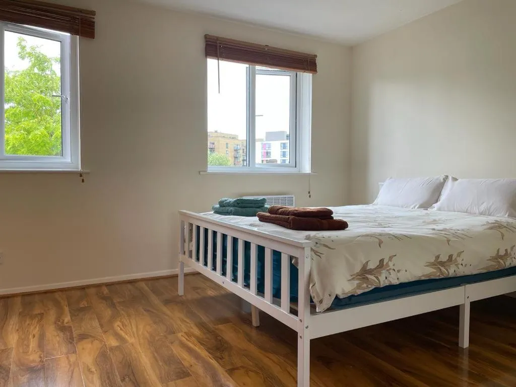 Image 2 of Self contained 1 bed flat next with free parking, adjacent to metro station also direct bus to O2 and Excel via Cable Car