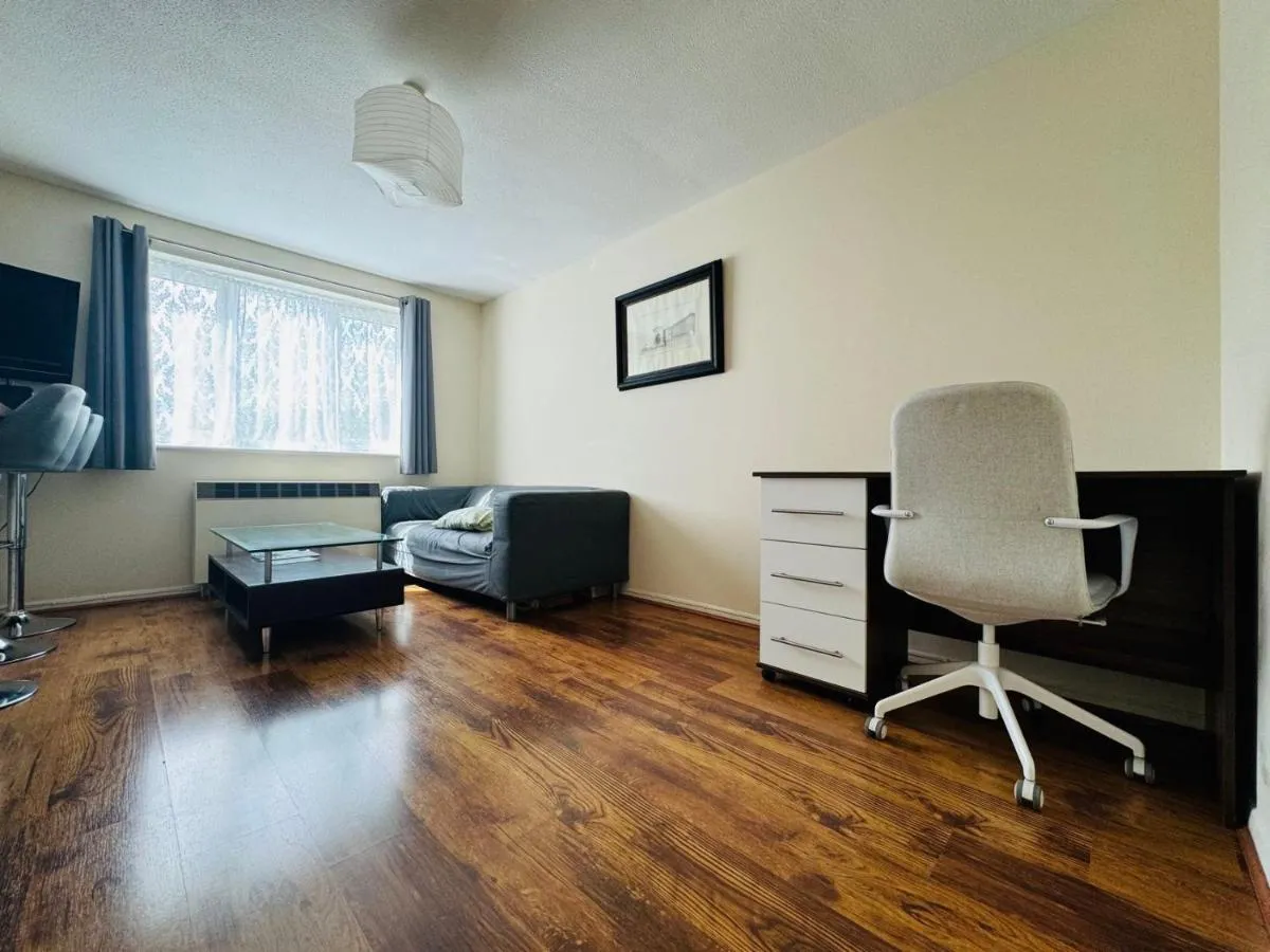 Image 5 of Self contained 1 bed flat next with free parking, adjacent to metro station also direct bus to O2 and Excel via Cable Car