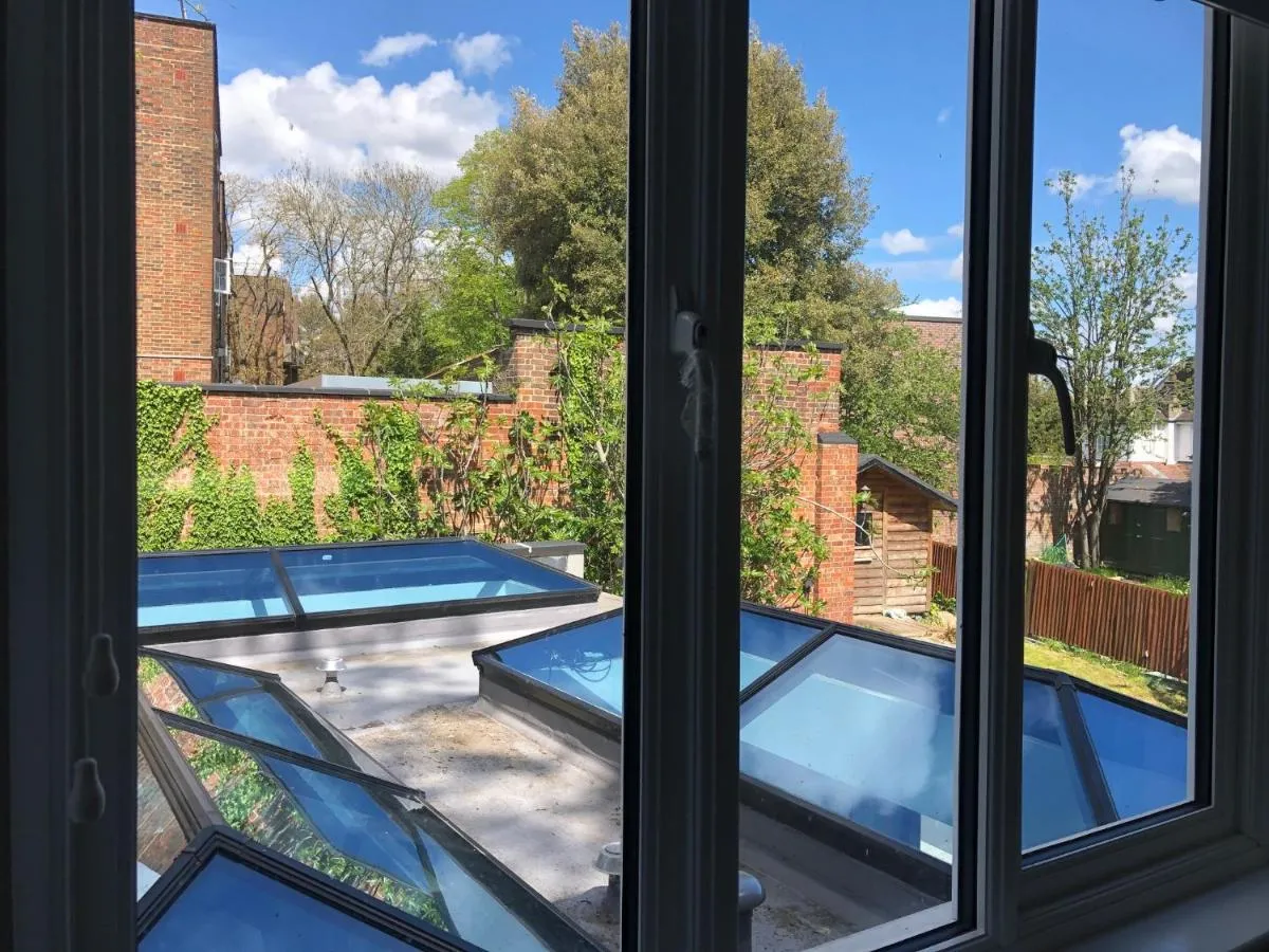 Image 4 of Self contained ensuite double bedroom with own entrance FREE OFF STREET PARKING