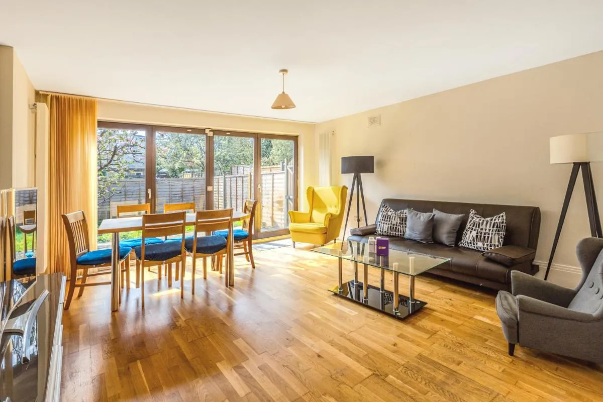Image 4 of Serene 1BR Wimbledon Apt with Private Garden & Parking
