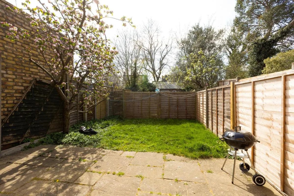 Image 5 of Serene 1BR Wimbledon Apt with Private Garden & Parking