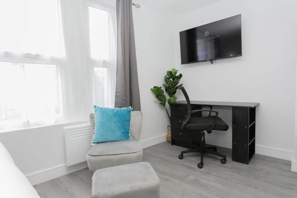 Image 5 of Serene Studio apartment Sydenham