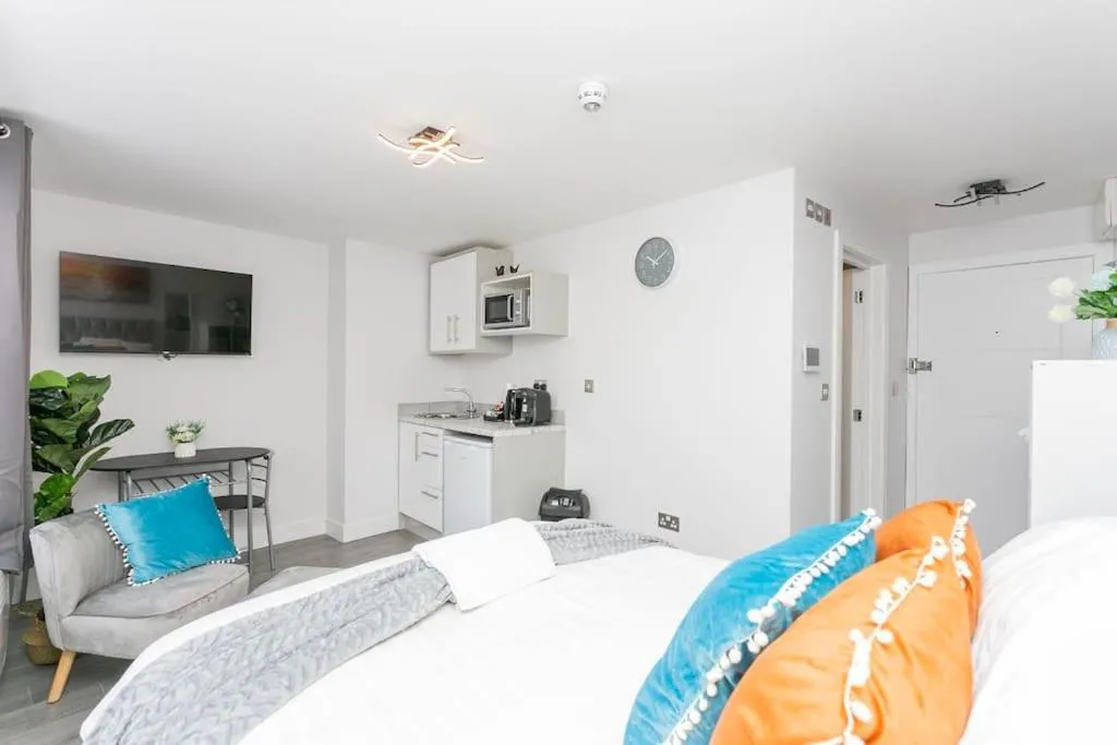 Image 4 of Serene Studio apartment Sydenham