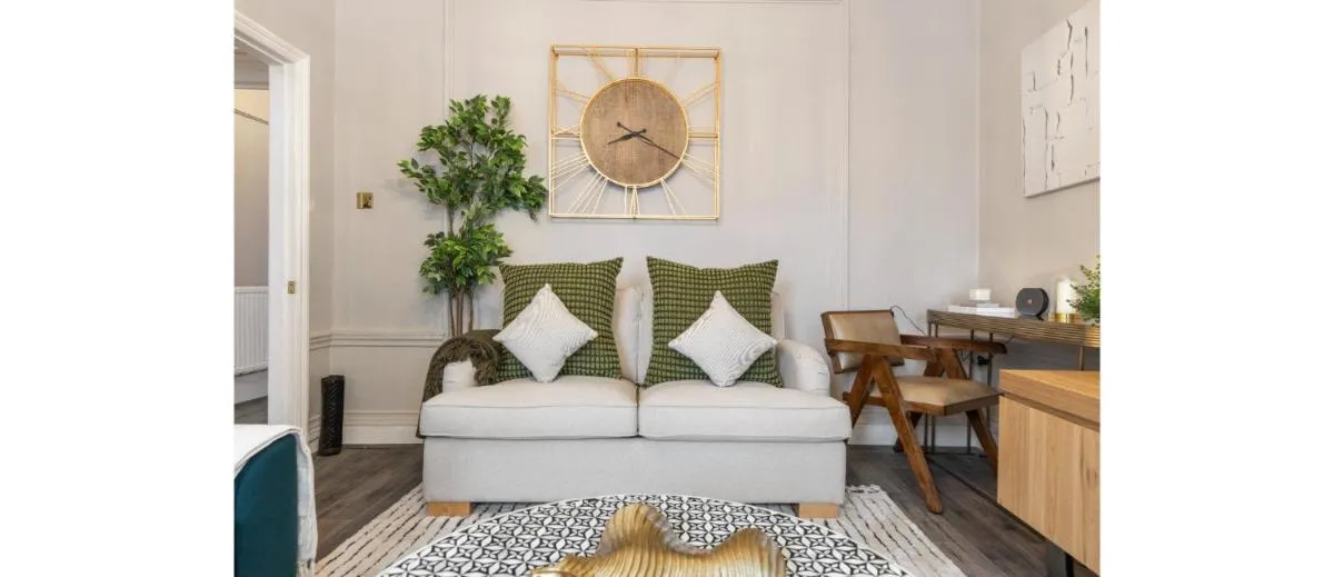 Image 4 of Serenity in the City: Best 5BR Home in Whitechapel