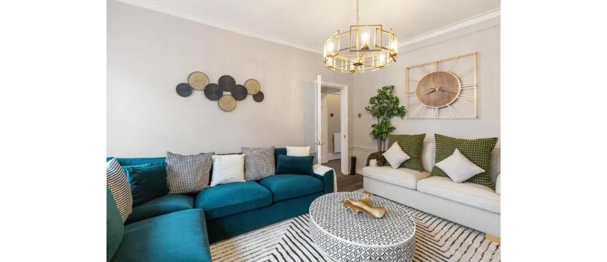 Image 3 of Serenity in the City: Best 5BR Home in Whitechapel