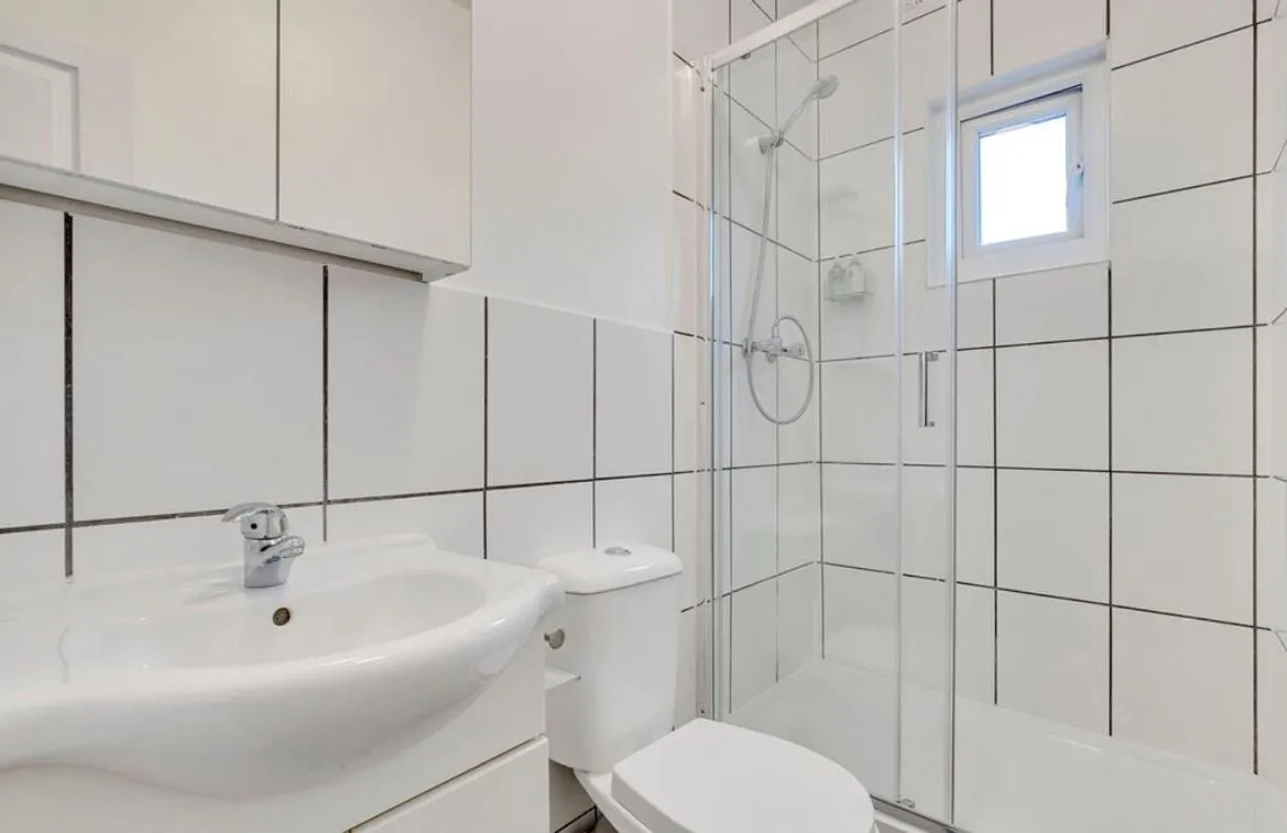 Image 3 of Serviced Apartment London great for contractors 2 mins from train station and near Tottenham Stadium