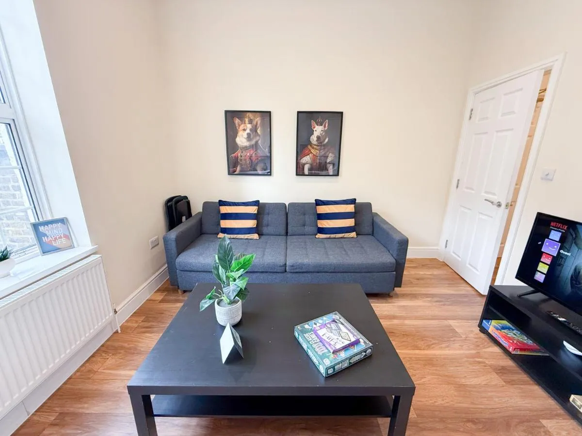 Image 5 of Shepherds Bush 2-Bedroom Flat with FREE WiFi near Westfield London, Hammersmith & Kensington