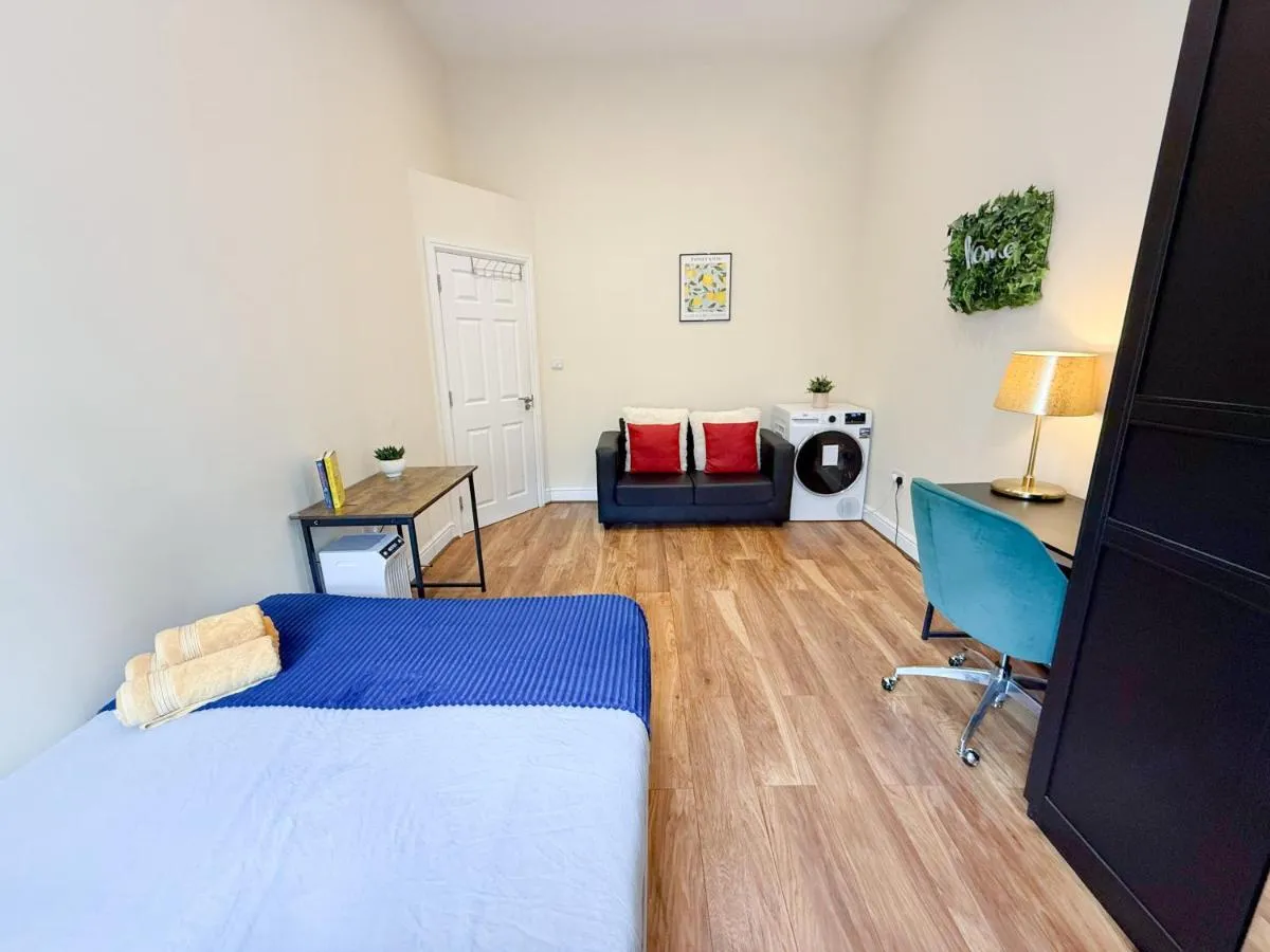 Image 5 of Shepherds Bush 2-Bedroom Flat with FREE WiFi near Westfield London, Hammersmith & Kensington by NourNest Apartments