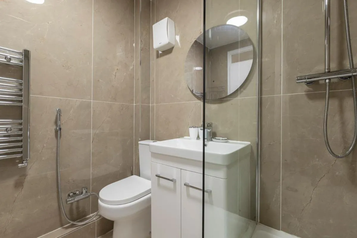 Image 3 of Shepherds Haven Luxury 4 Bed Flat With Self Check In