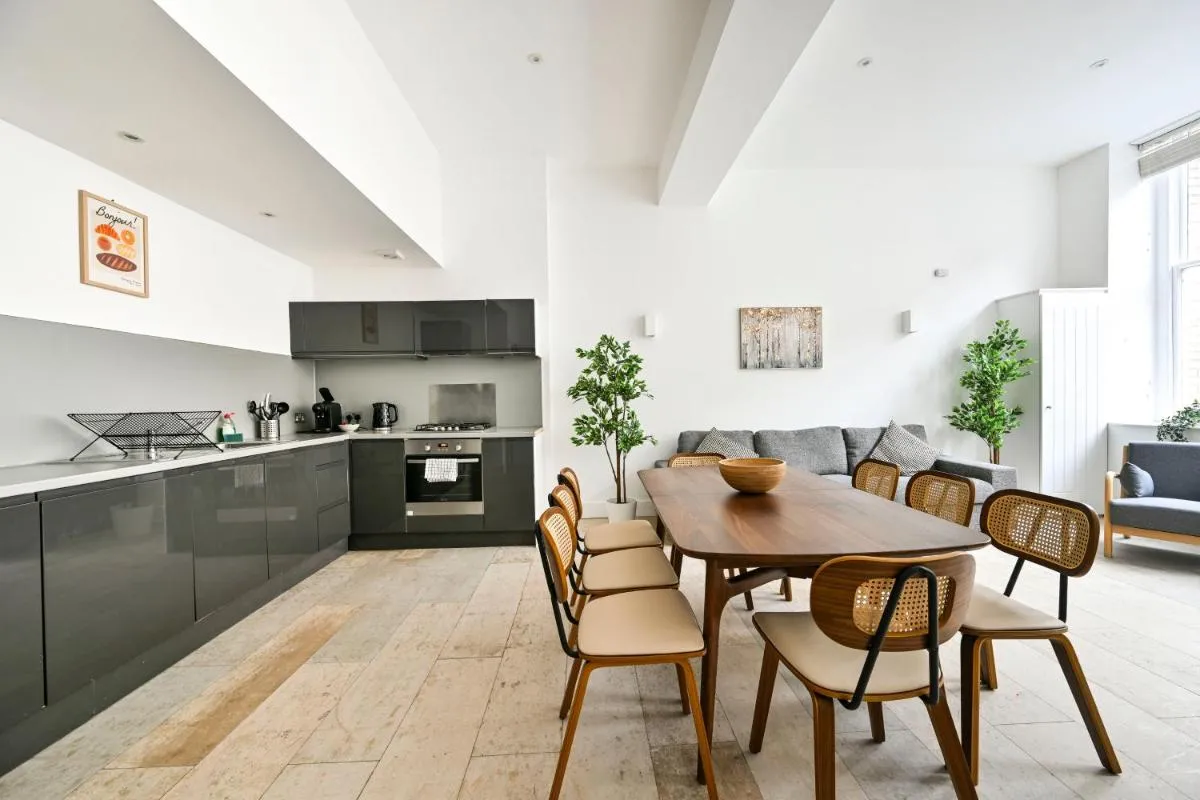 Image 4 of Shoreditch Comfortable 3 Bed Apartments