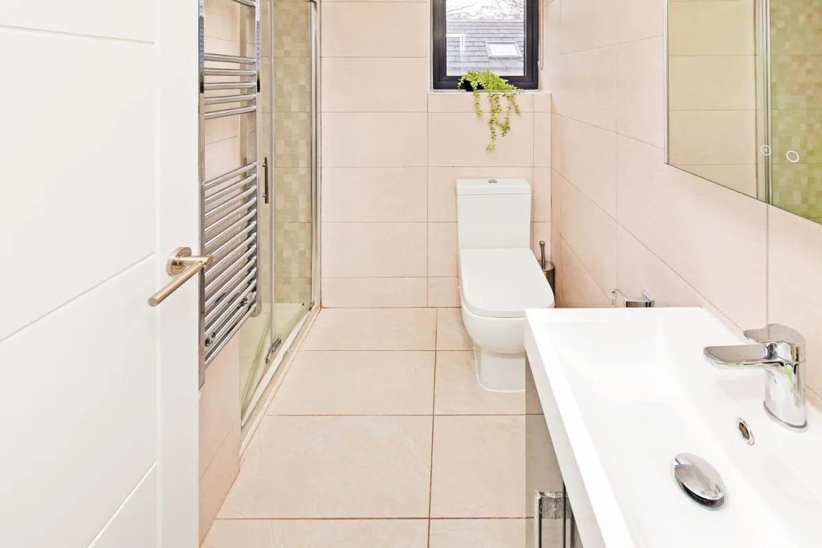 Image 3 of Shoreditch Hoxton London City 3 bed 2 bath over 3 floors Suit Large Families