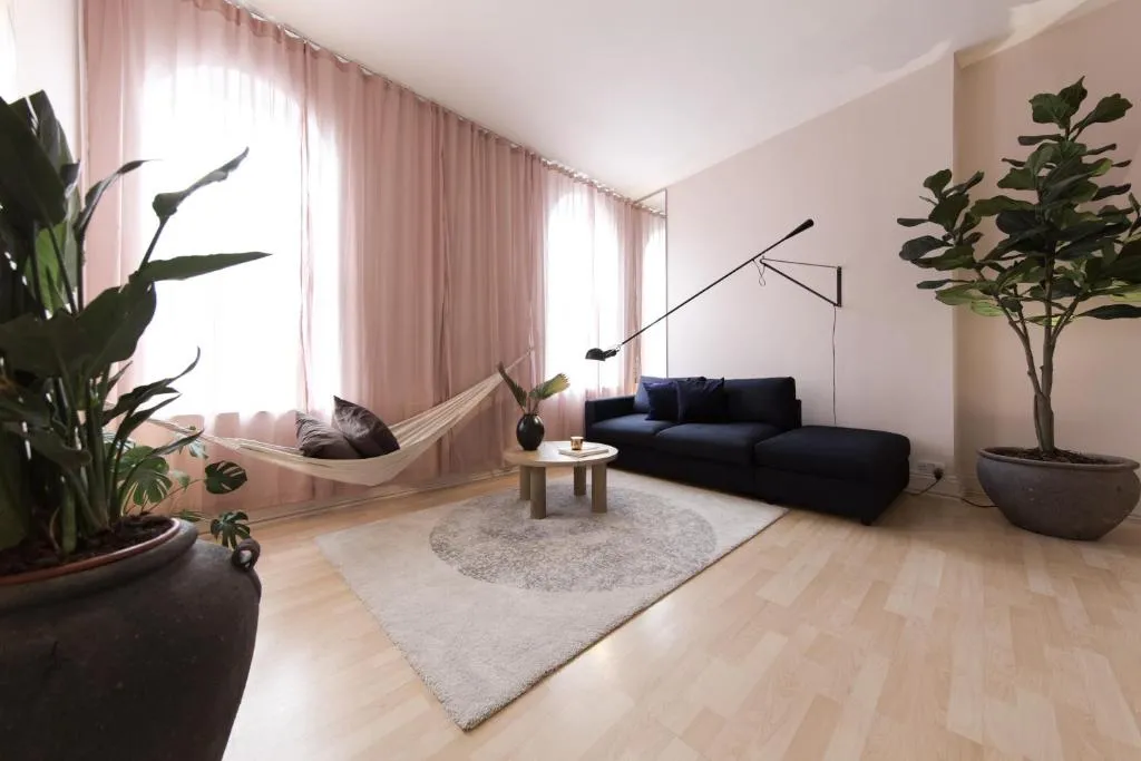 Shoreditch Loft w 100inch Cinema, Premium Mattress & Hammock, by the Design Traveller