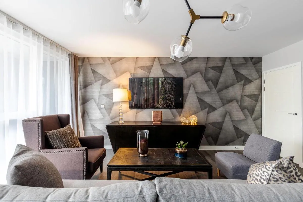 Image 5 of Showroom Splendour, Luxe London Elegance