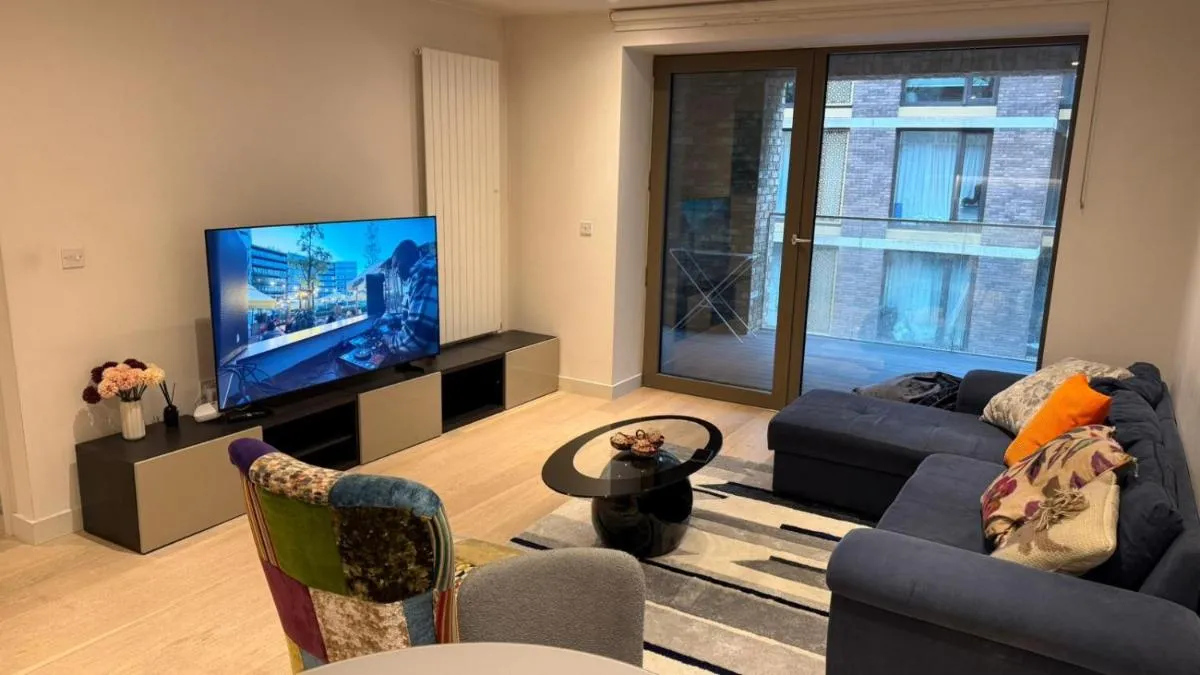 Image 5 of Silvertown Luxe Living