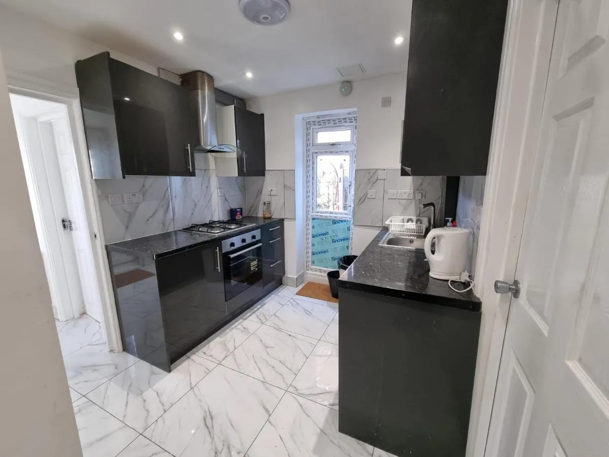 Image 3 of Single room Hayes, Heathrow, London, Free parking