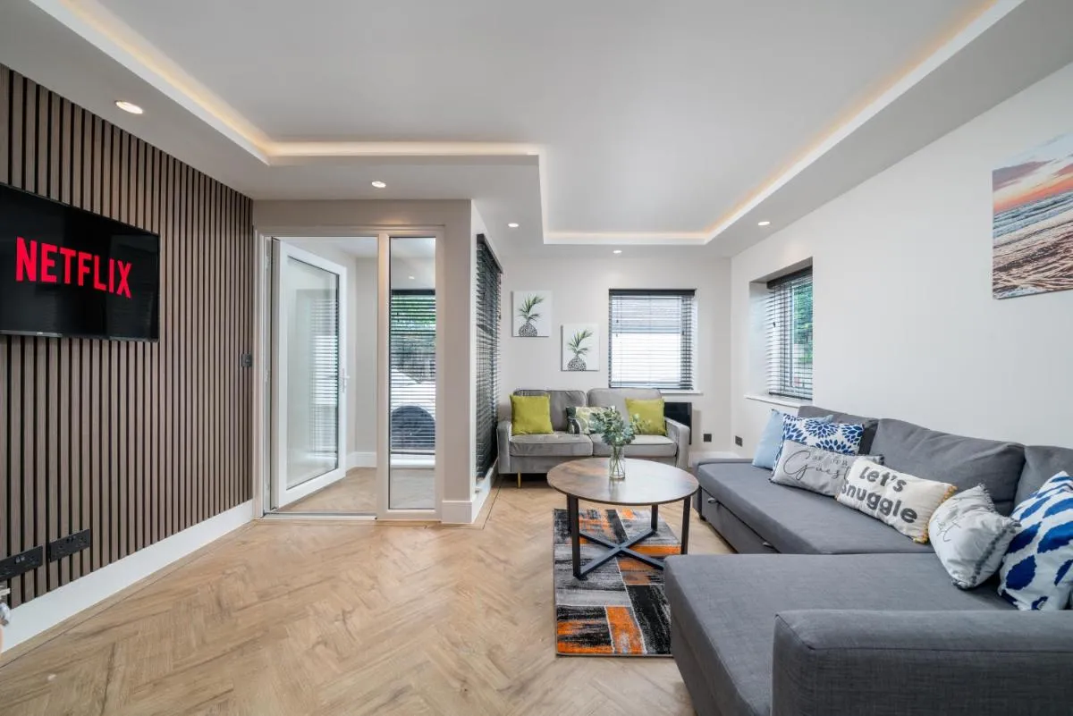 Image 5 of Skyvillion – COZY LARGE 4 & 1 Bed Apartments in London Enfield, Mins to Tube Station, Free Wi-Fi