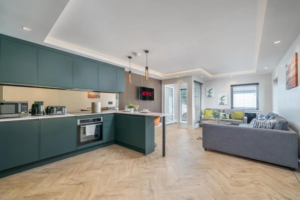 Image 4 of Skyvillion – COZY LARGE 4 & 1 Bed Apartments in London Enfield, Mins to Tube Station, Free Wi-Fi