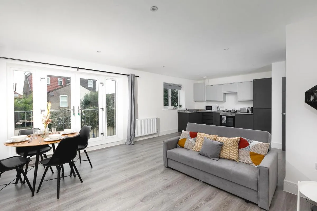 Image 4 of Skyvillion – London Enfield Chase Apartments with Parking & Wifi