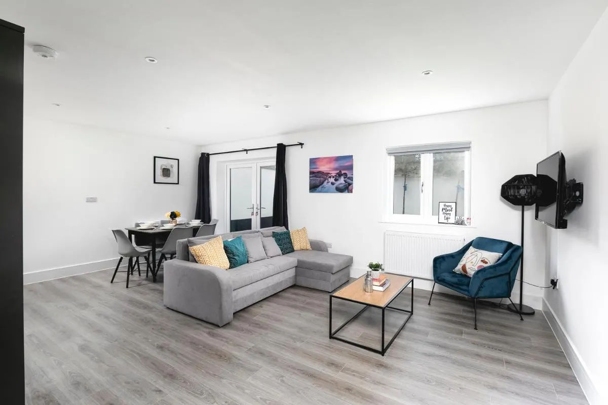 Image 5 of Skyvillion – London Enfield Chase Apartments with Parking & Wifi