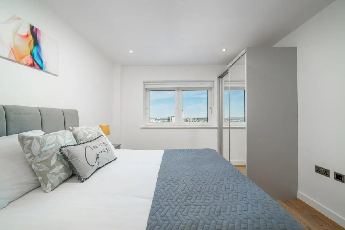Image 2 of Skyvillion – London River Thames Top Floor Apartments by Woolwich Ferry, Mins to London ExCel, O2 Arena , London City Airport with Parking