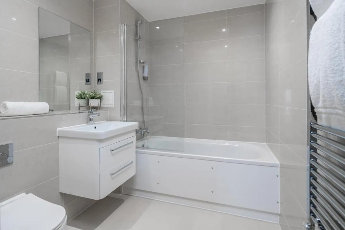 Image 3 of Skyvillion – London River Thames Top Floor Apartments by Woolwich Ferry, Mins to London ExCel, O2 Arena , London City Airport with Parking