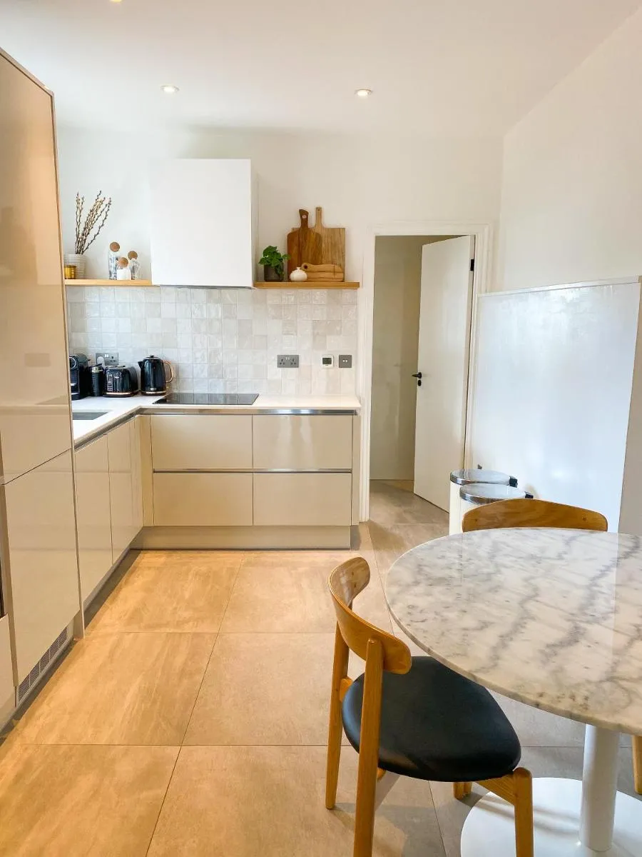 Image 3 of Sleek Scandi-Inspired 2BD Flat Fulham