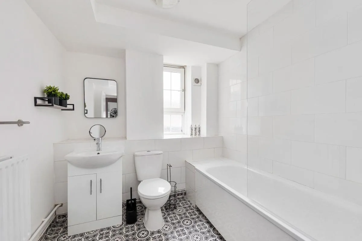 Image 3 of Sleek Shoreditch Hideout – 2 Bed Gem with Balcony in Central London