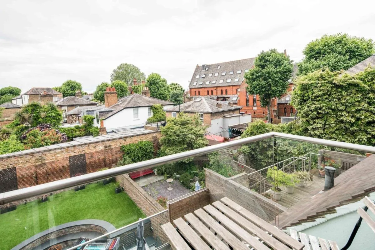 Image 5 of Sleek and Stylish 1BD Apt w/ Balcony, Hammersmith