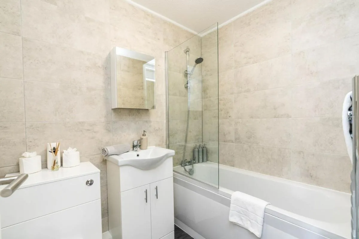 Image 3 of Sleek and Stylish 2BD Home with a Garden Anerley