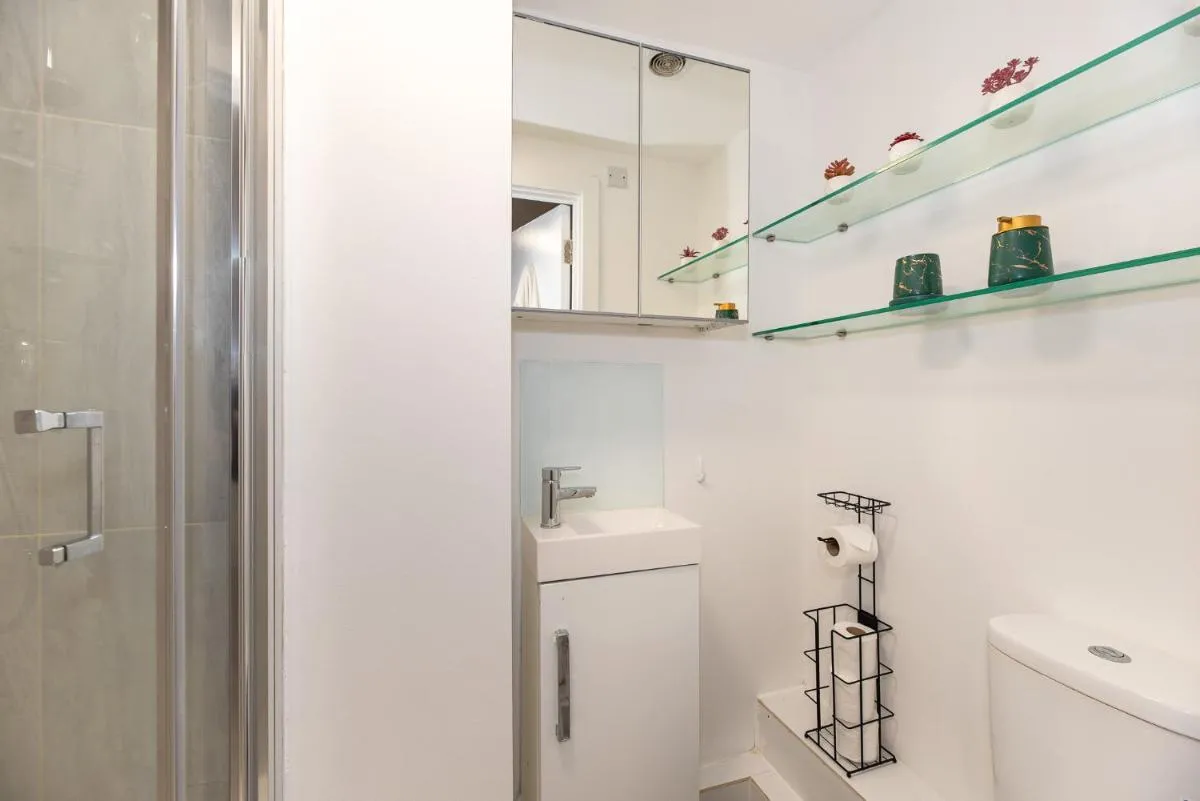Image 3 of Small and Trendy studio 3B