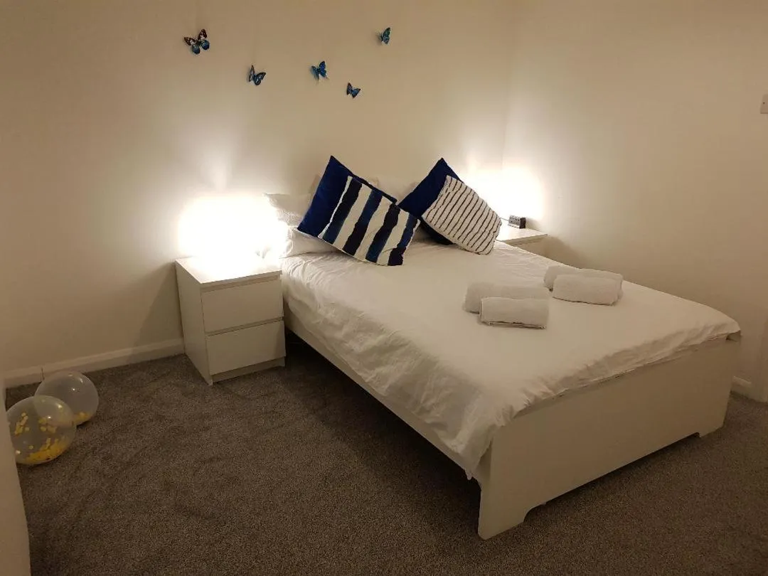 Image 3 of Small bedroom for 3 people
