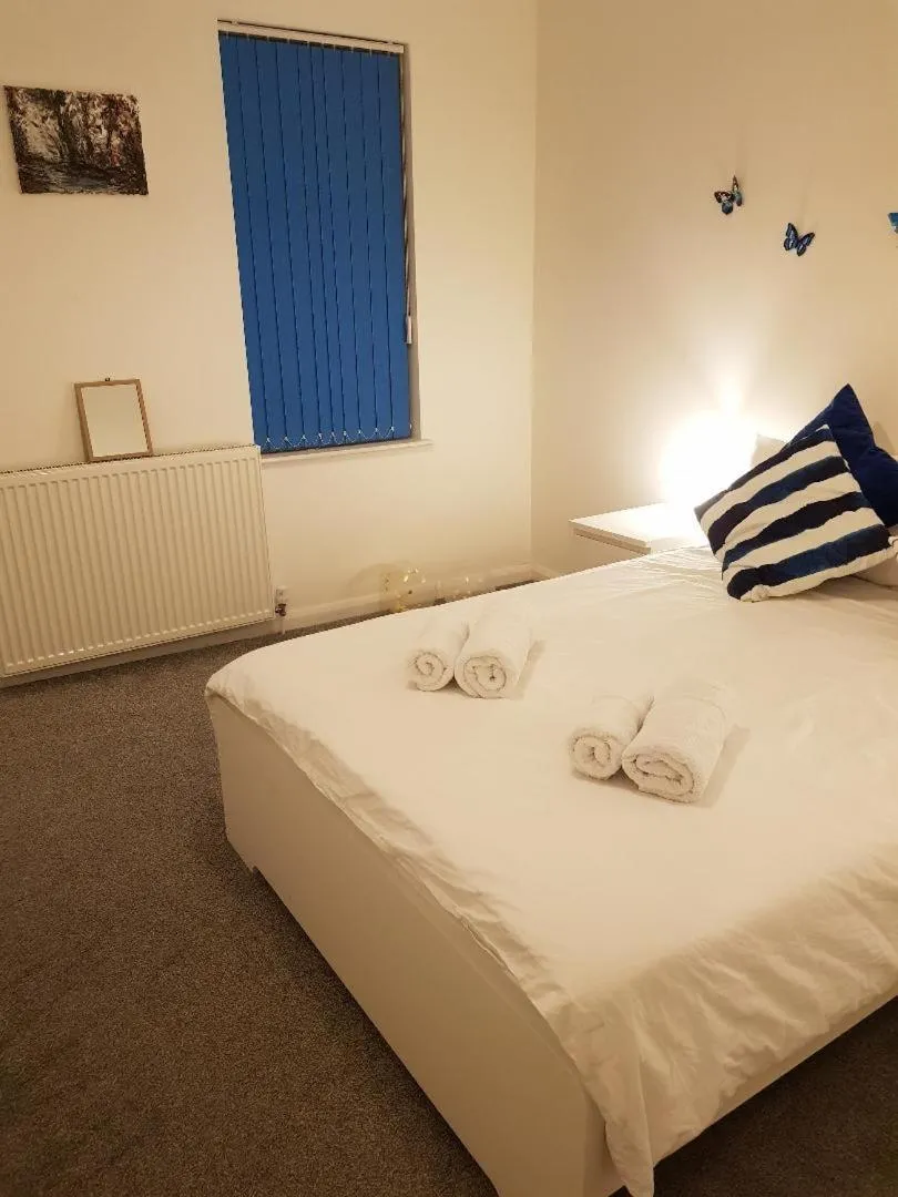 Image 4 of Small bedroom for 3 people