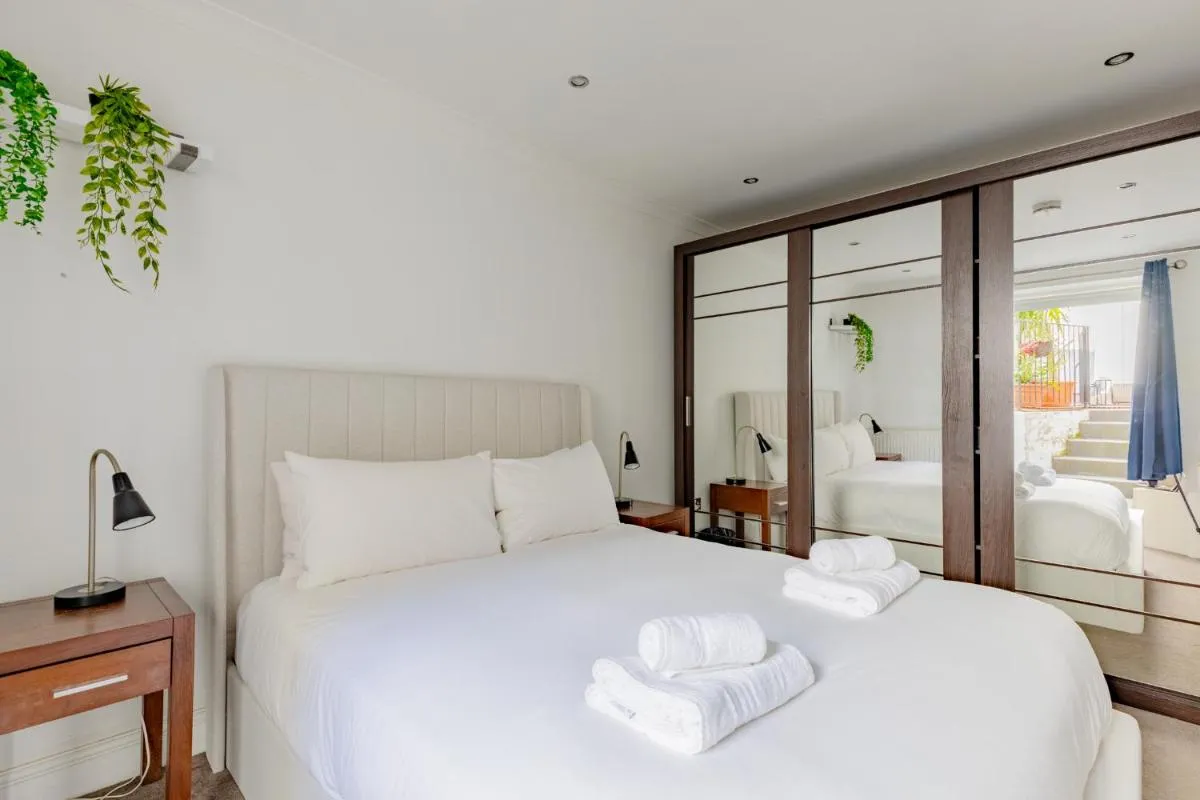 Image 5 of Snug 2BD Flat with Patio Heart of North London