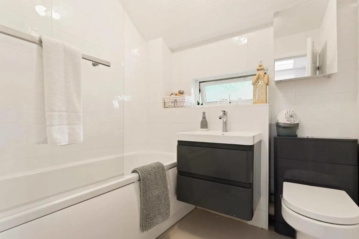 Image 3 of Snug & Cosy Home In Thamesmead Overlooking A Park