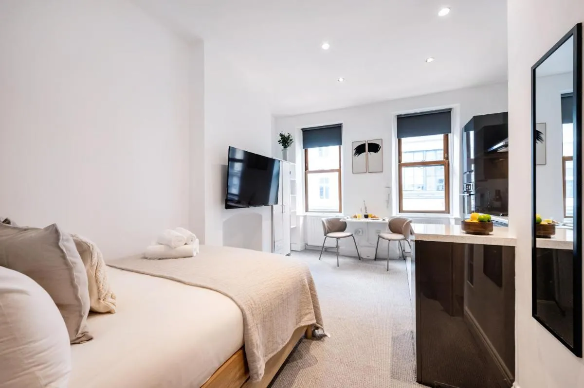 Image 5 of Soho Studio, 1 Bed, 2 Beds Apt central location