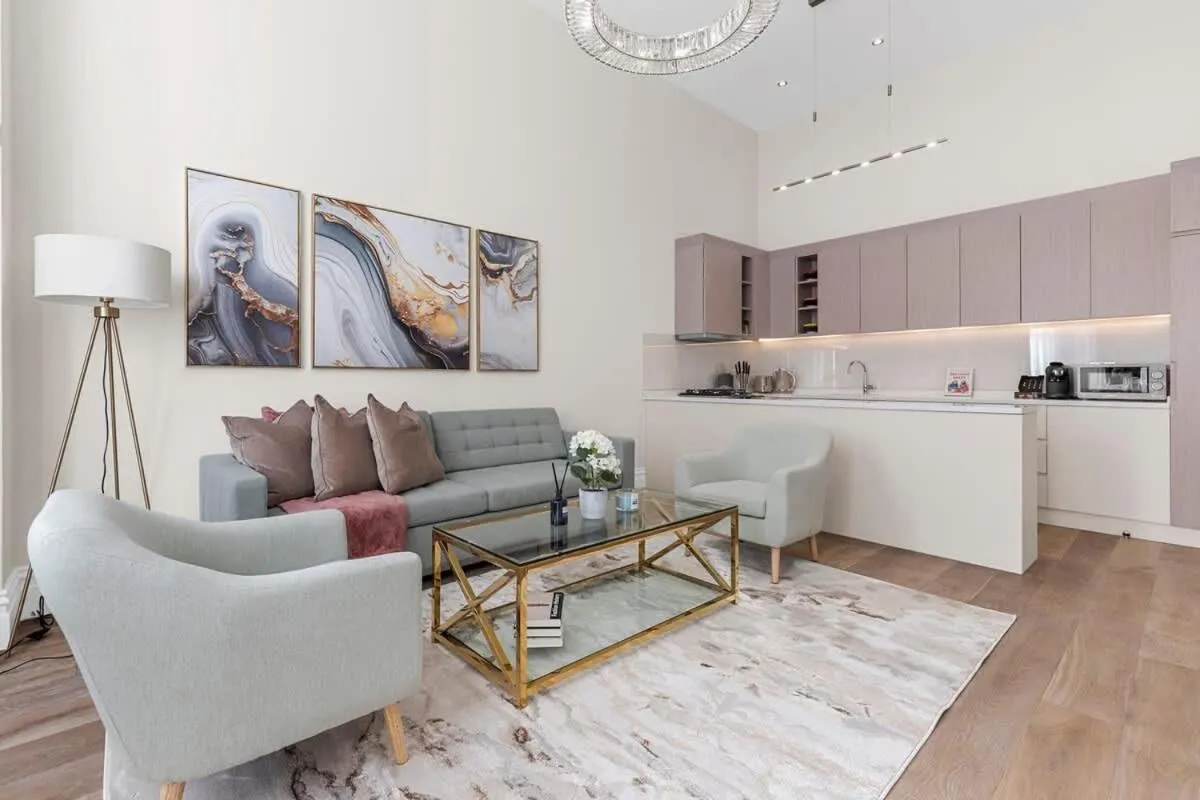 Image 3 of Sophisticated Apartment on the Famous Gloucester Road